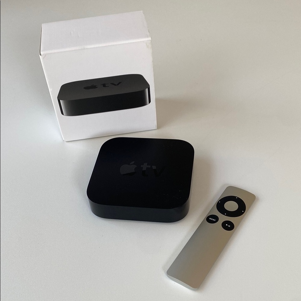 Apple TV streaming device with Remote